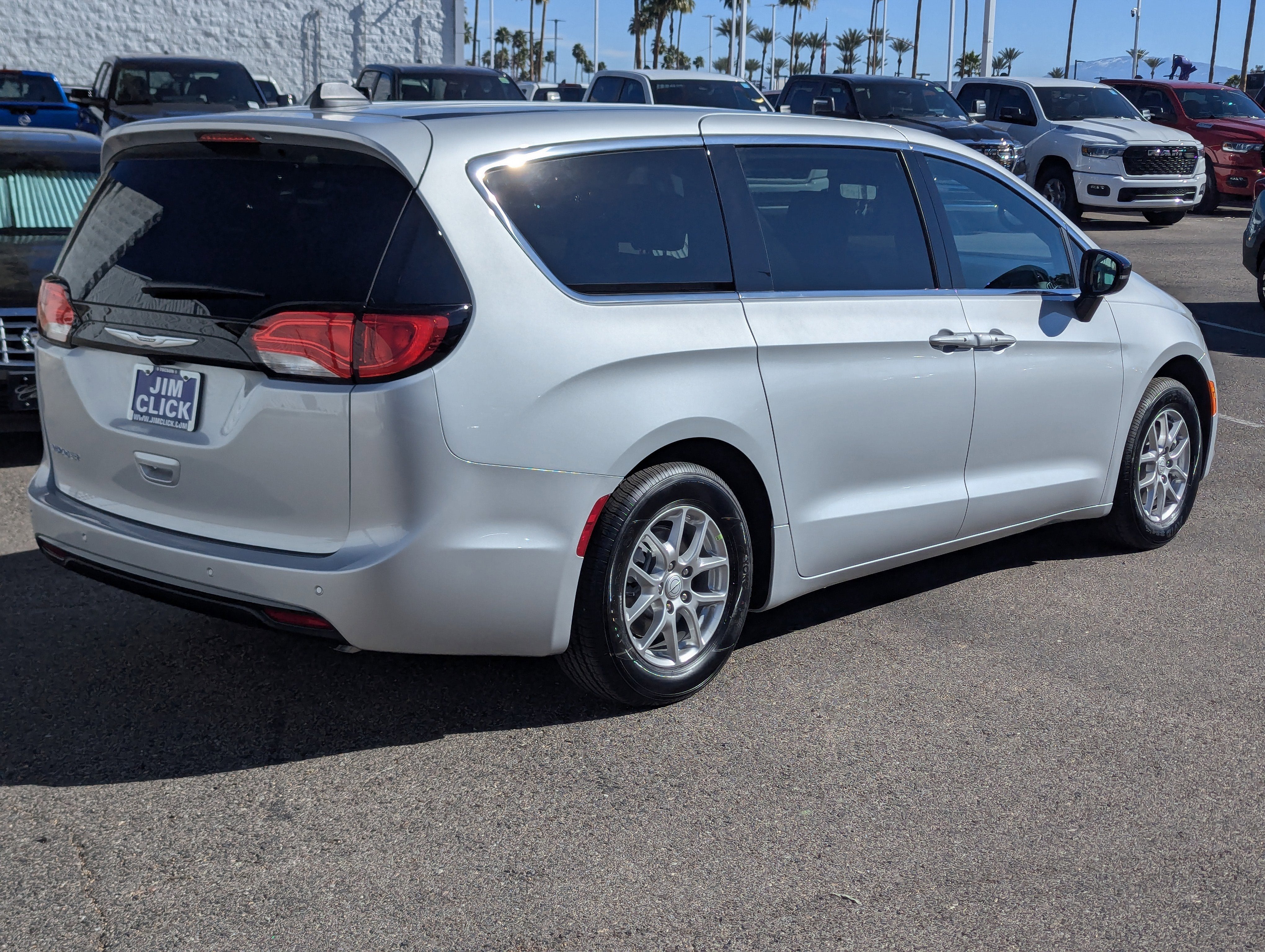 2026 Chrysler Voyager LX