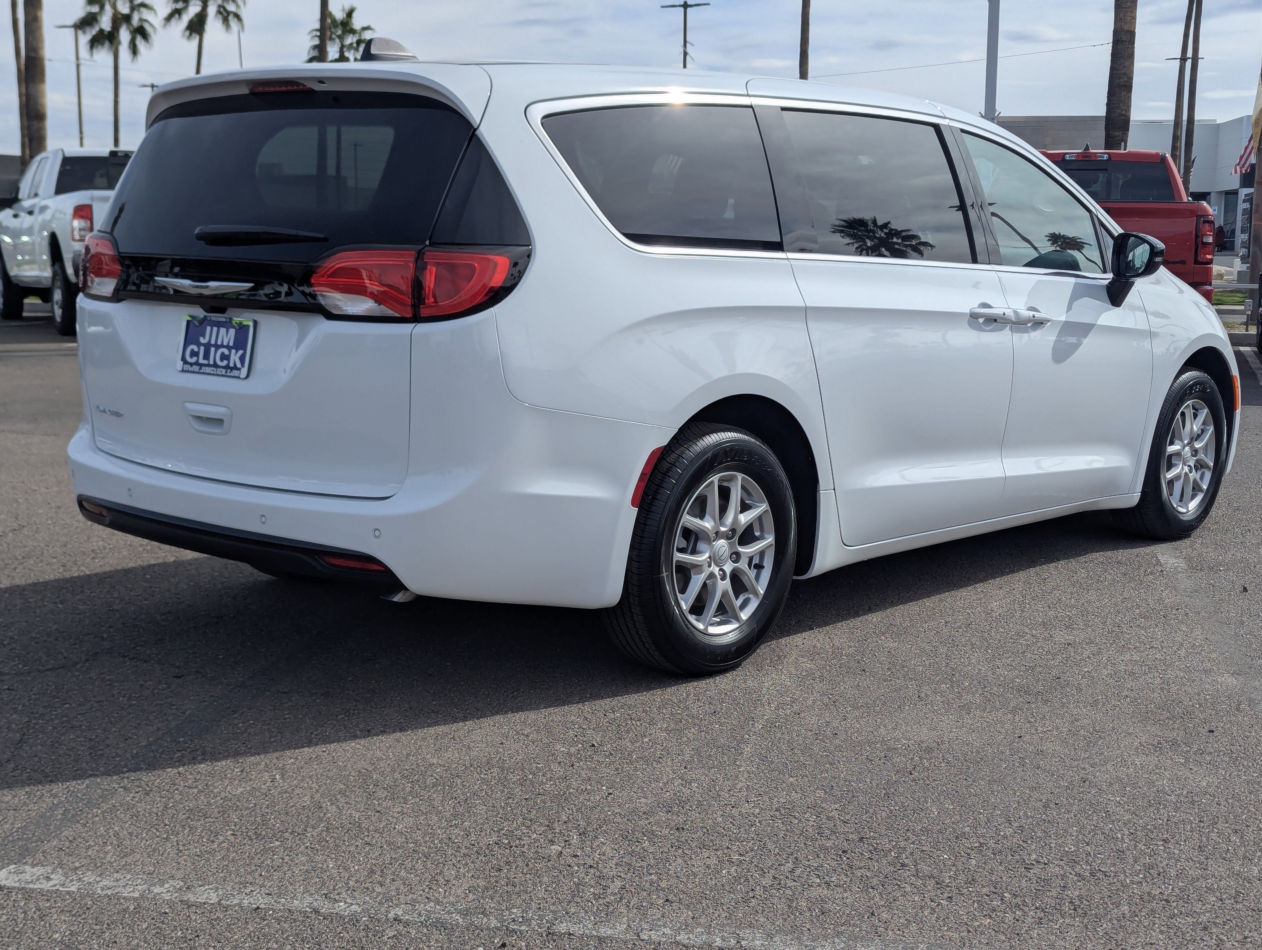 2026 Chrysler Voyager LX